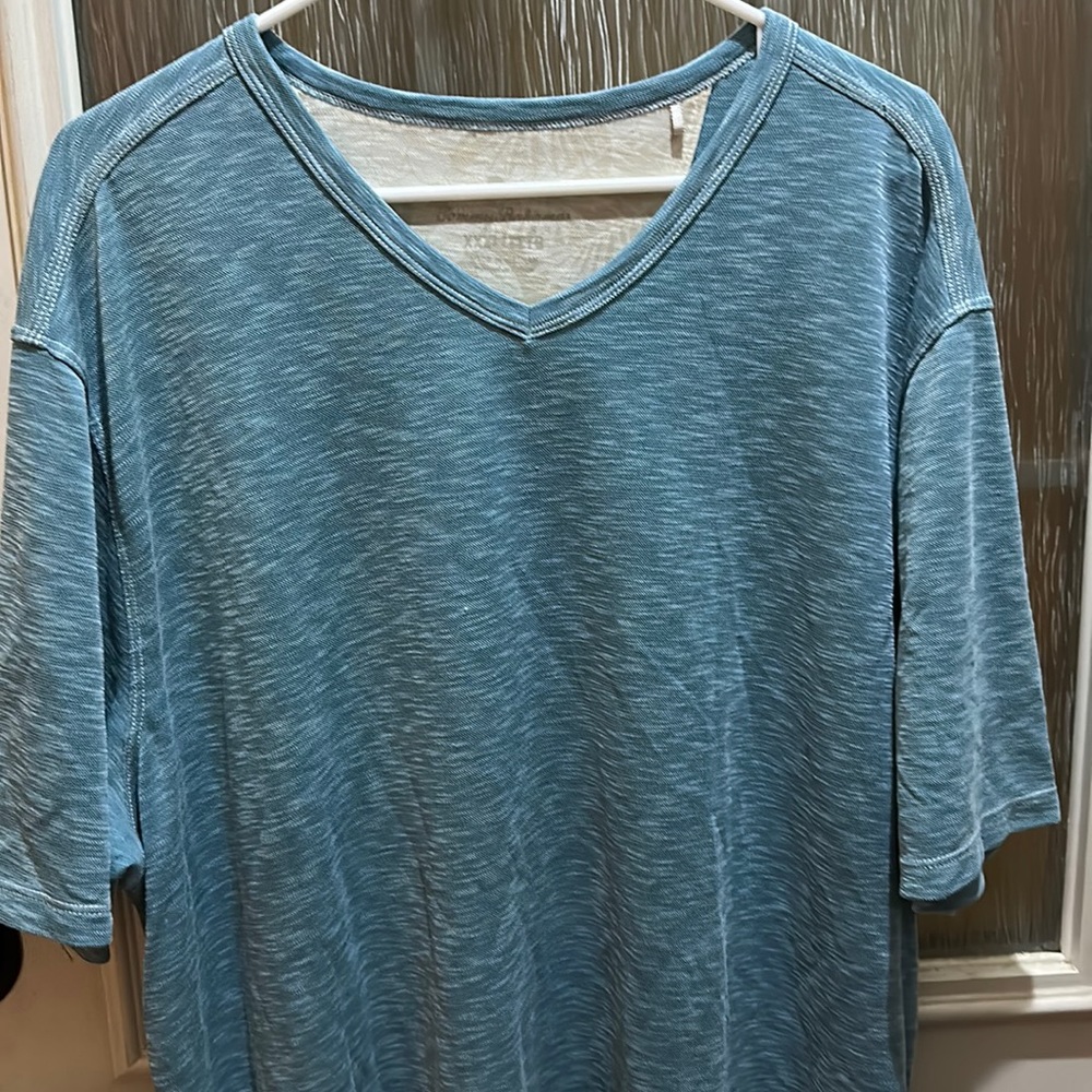 Tommy Bahama set of 2 v neck shirts. Like New. Size 3XL and 3XB